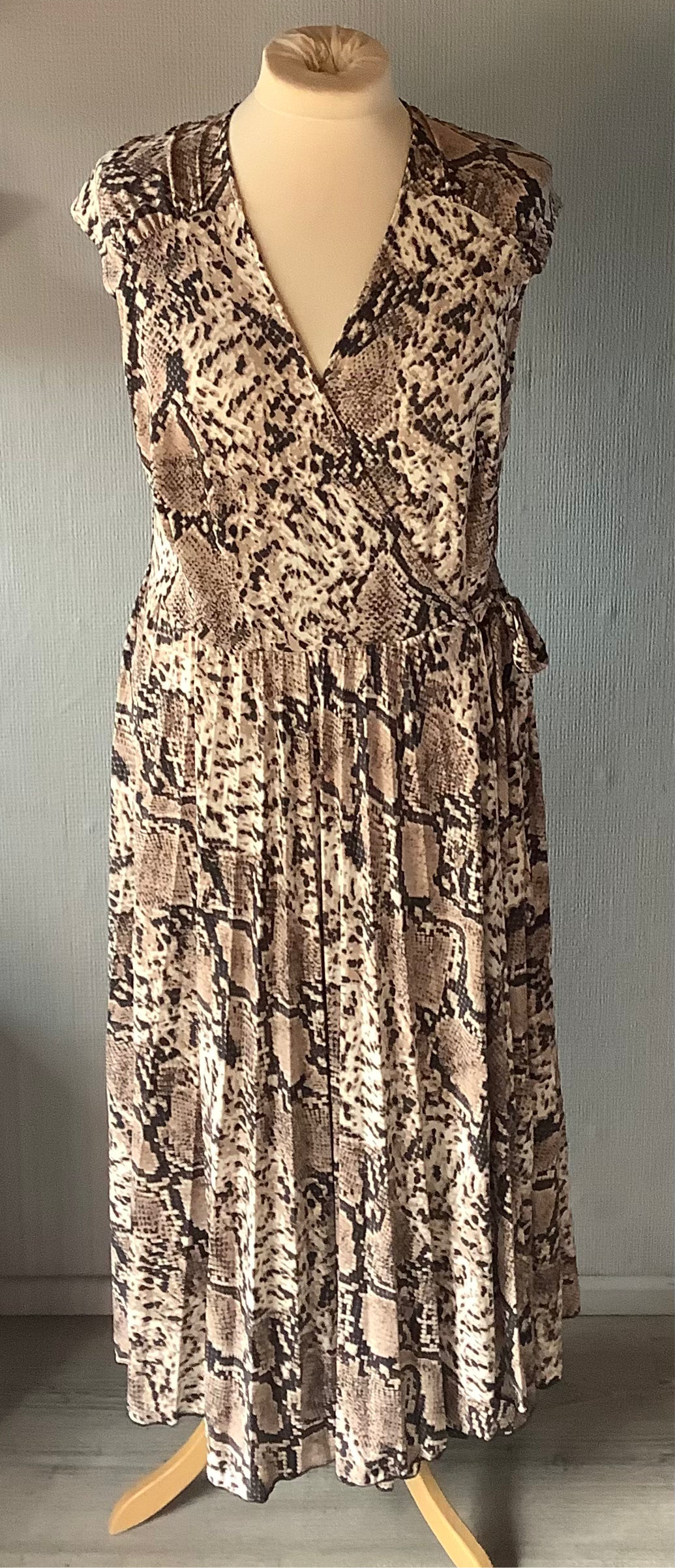 Malissa J Printed Pleat Jersey Dress.