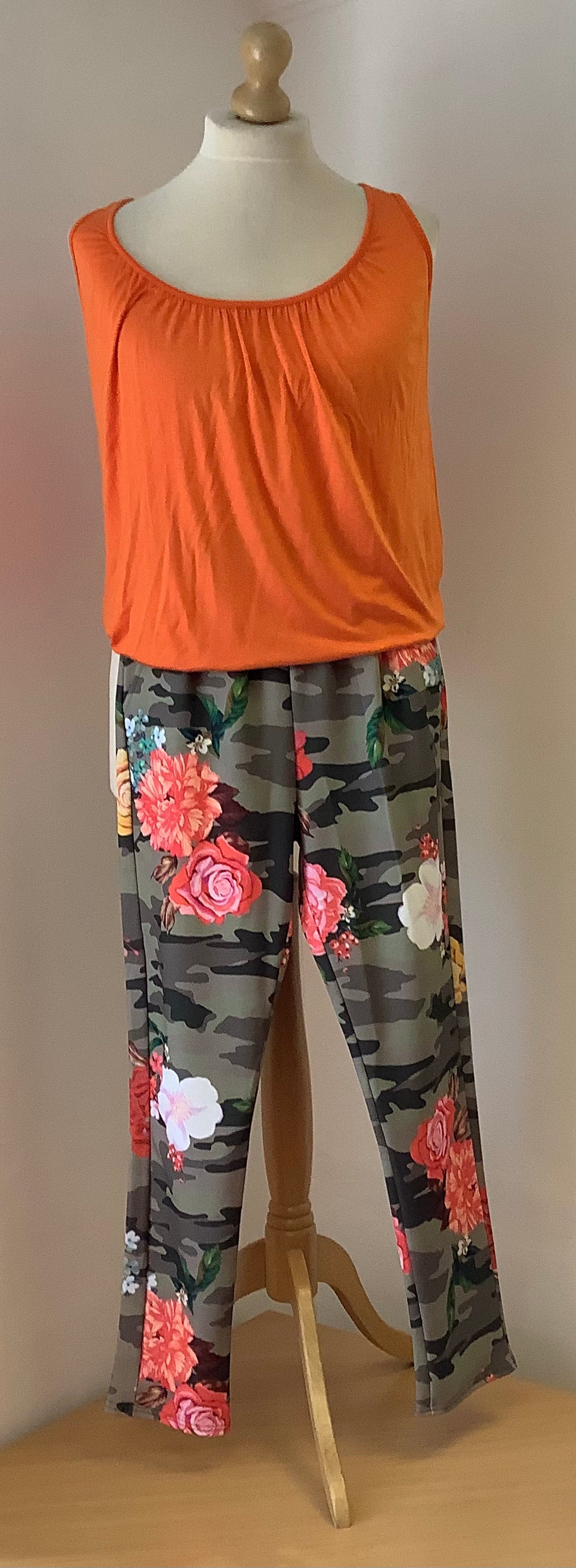 Floral Trousers with side pockets