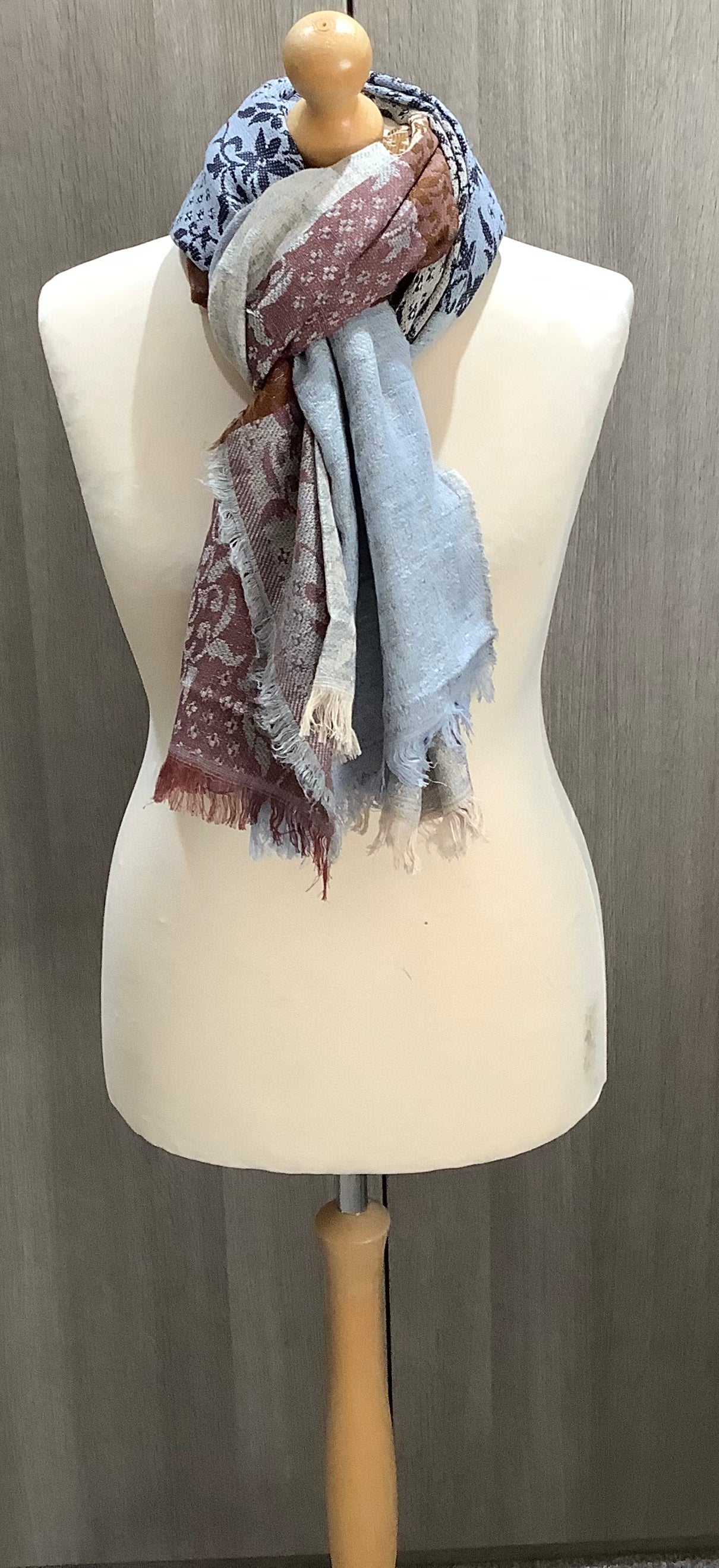 Lovely lightweight scarf