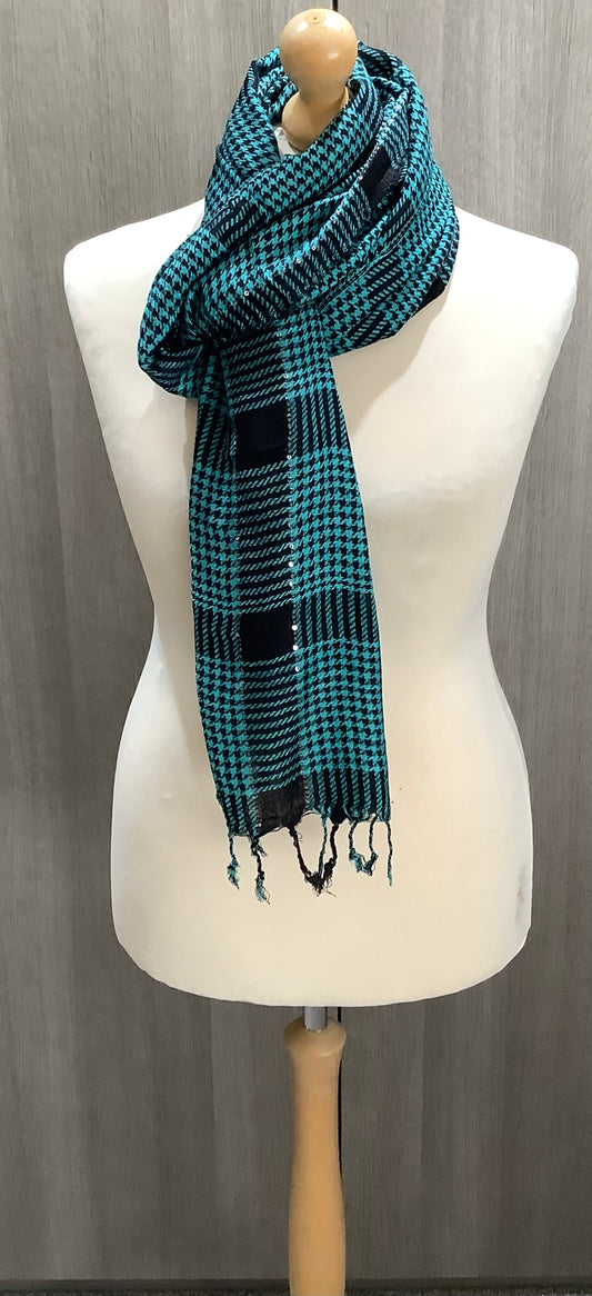 Lovely lightweight scarf, with sequin detail